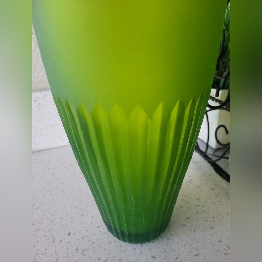 Mid-Century Frosted Chartreuse Glass Vase – Sklo Union Style, Heavy - Picture 4 of 4